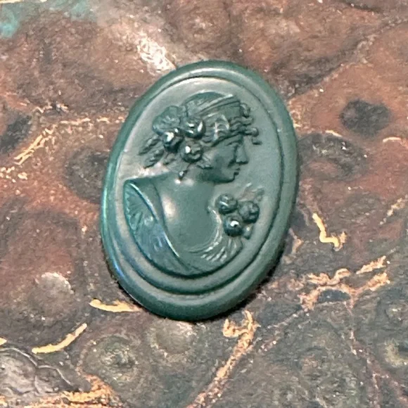 RARE Antique Victorian Mourning Cameo Brooch/Pin Vulcanite Dark Green - Picture 8 of 8